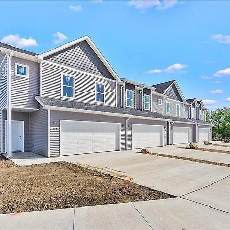 Central Cedar Falls New Construction Townhome! Exterior foto